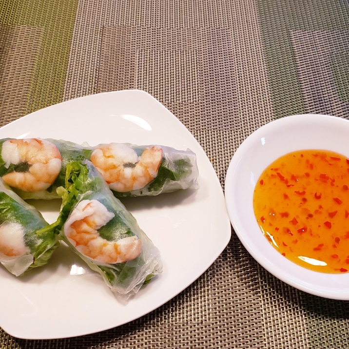 エビ と 大葉を入れて さっぱり美味しい!生春巻き
